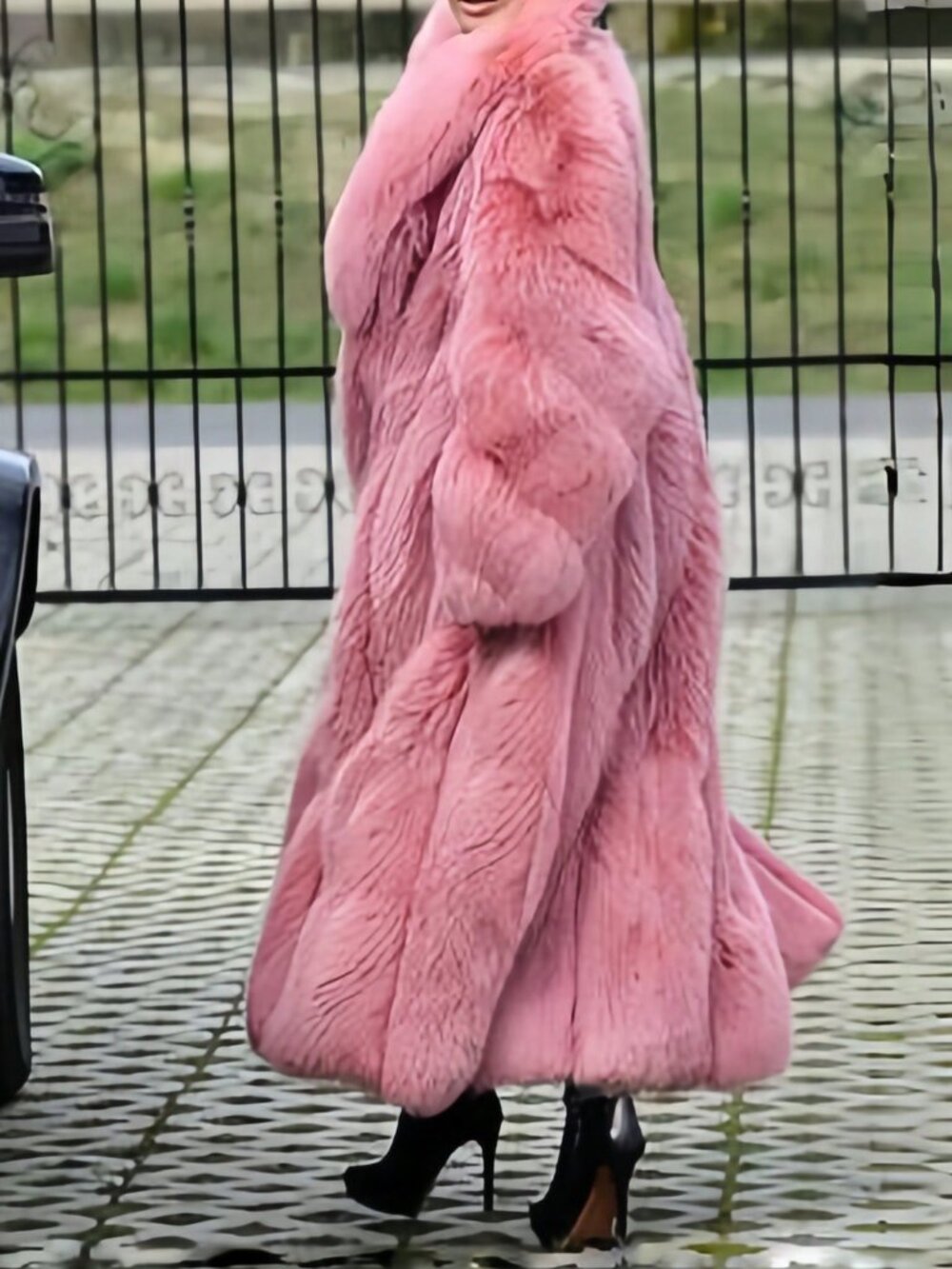 Pink Luxury Women's Long Faux Fur Coat - Picture 7 of 8